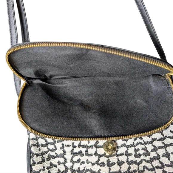 Like New Apt. 9 Black and White Crossbody Bag Hidden Front Zipper Pocket Flap - Picture 4 of 12